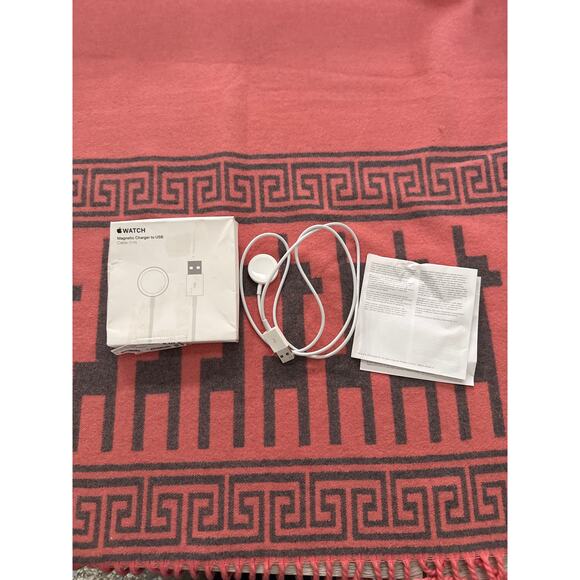 Apple Magnetic charger to  USB
Cable 1m - Picture 1 of 4